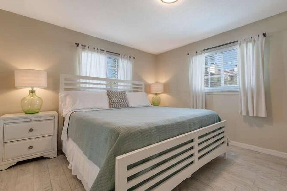 Hypo-allergenic bedding, soundproofing, free WiFi, bed sheets