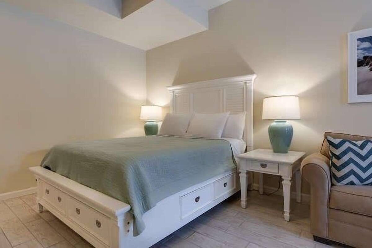 Hypo-allergenic bedding, soundproofing, free WiFi, bed sheets