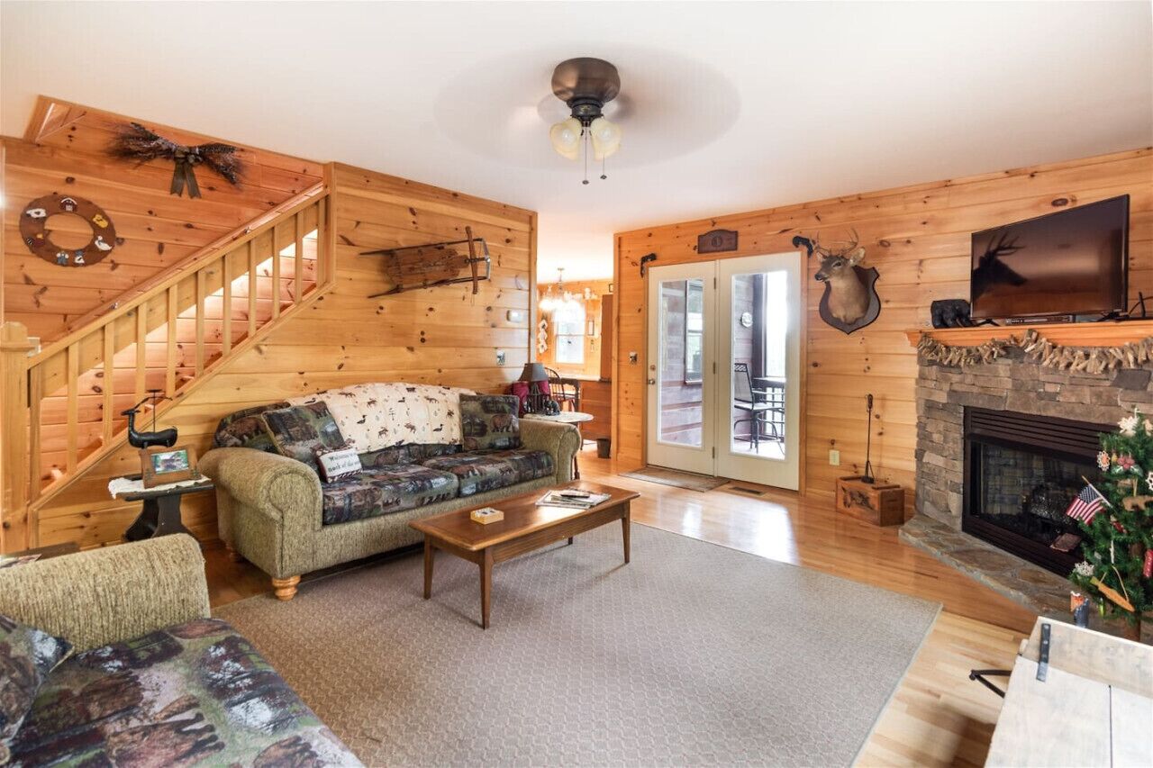 Tranquil Retreat: 2-bedroom Cabin On A Deer Trail - Ellijay, GA