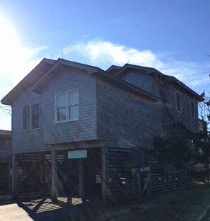 Exterior - Pet Friendly in Superb Avon Location, A/C, Free WiFi & Sound Views  (Avon)