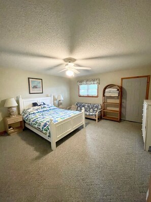 3 bedrooms, iron/ironing board, free WiFi