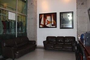 Lobby sitting area - Hotel Gina (San Juan de los Lagos)