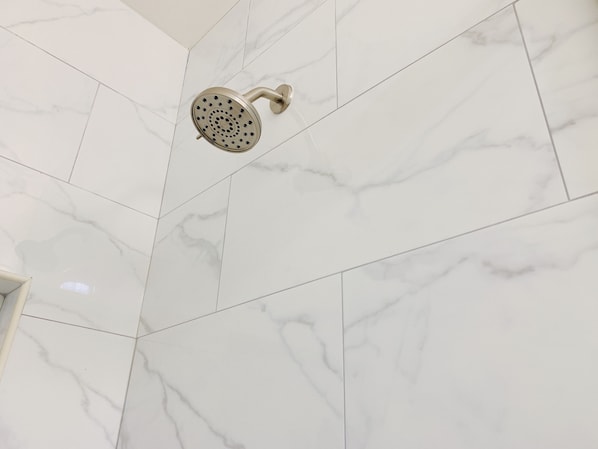 Bathroom - PROMO 20% MONTHLY DISCOUNT
King bed suite/1 bath, private entry, street parking. (Garden Grove)