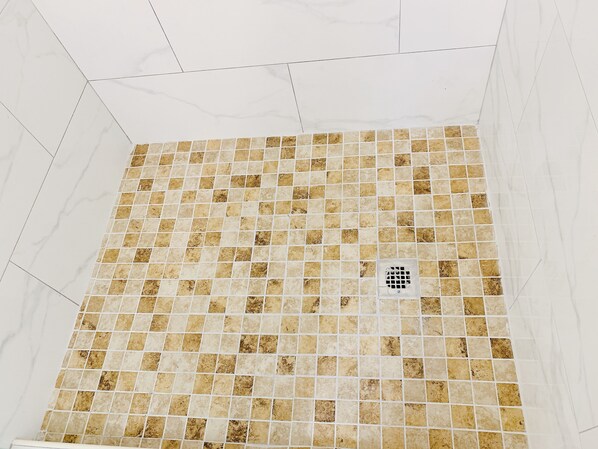 Interior - PROMO 20% MONTHLY DISCOUNT
King bed suite/1 bath, private entry, street parking. (Garden Grove)