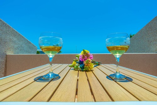Bright townhouse facing the sea