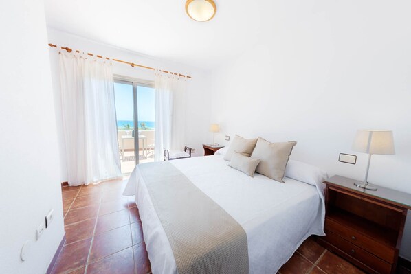 2 bedrooms, iron/ironing board, travel cot, free WiFi