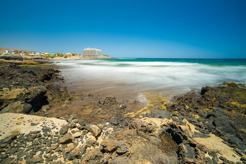 Bright townhouse facing the sea