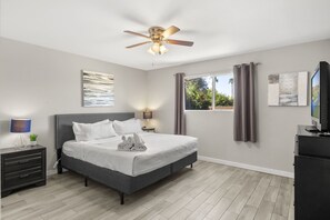 4 bedrooms, desk, iron/ironing board, free WiFi