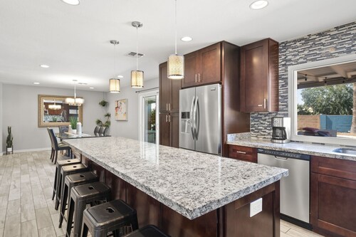 Loma Vista | Amazing Backyard Pool & Fire Pit