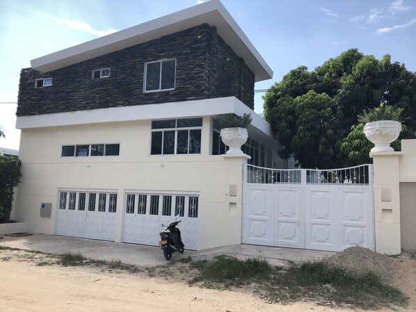 Property entrance - La Quinta de Botero (Ricaurte)