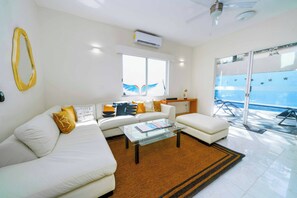 Smart TV, table tennis, stereo, offices