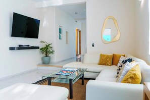 Smart TV, table tennis, stereo, offices