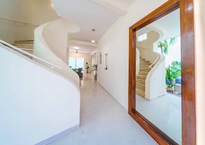 Interior - 5 Bedroom Villa w/ Private Pool, Roof Garden, Amazing Location and Fast Wifi (Cancún)