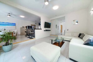 Smart TV, table tennis, stereo, offices