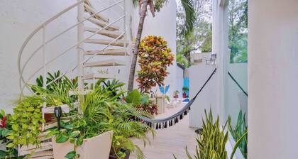 5 Bedroom Villa w/ Private Pool, Roof Garden, Amazing Location and Fast Wifi