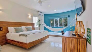 5 bedrooms, desk, iron/ironing board, travel crib