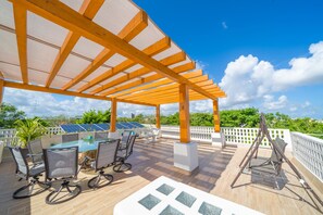 Outdoor dining - 5 Bedroom Villa w/ Private Pool, Roof Garden, Amazing Location and Fast Wifi (Cancún)