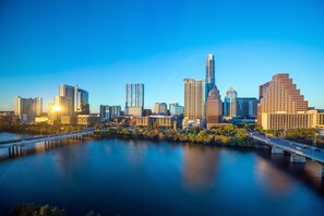 Pool - Lovely Austin condo close to downtown with streaming, W/D, central AC, & WiFi (Austin)