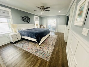 5 bedrooms, iron/ironing board, free WiFi - Amazing Lewes Location - Walk to Beach by Day, Town by Night!  Full-size arcade! (Lewes)