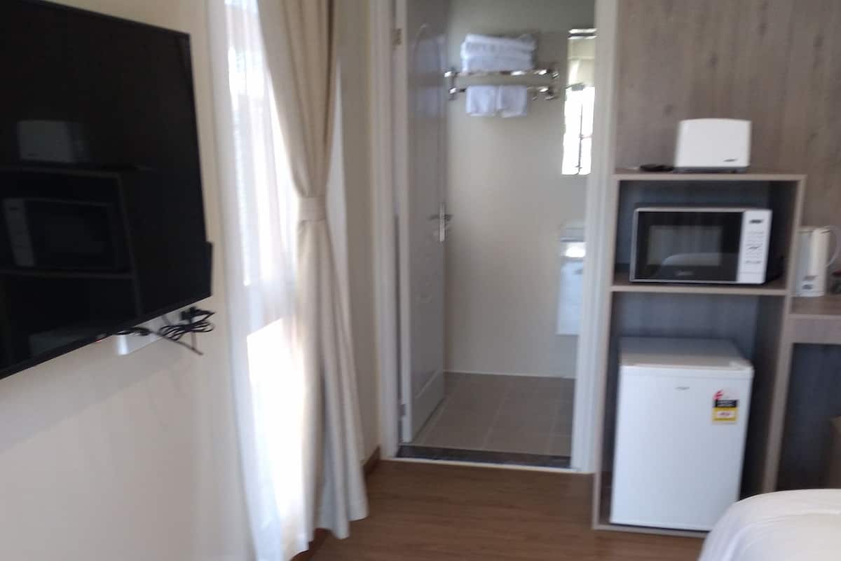 1 bedroom, down duvets, free WiFi, bed sheets