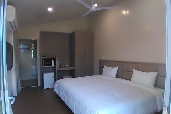 Comfort Suite | Down comforters, WiFi (free), bed sheets