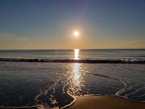 Sun loungers, beach towels - Cozy Apartment Steps to the sea - 2 bd - 2 Bathrooms - No stairs (Jacksonville Beach)