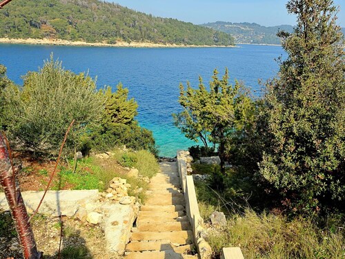 Beautiful private villa for 6 guests with A/C, WIFI, TV, terrace and pets allowed