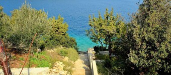 Beautiful private villa for 6 guests with A/C, WIFI, TV, terrace and pets allowed