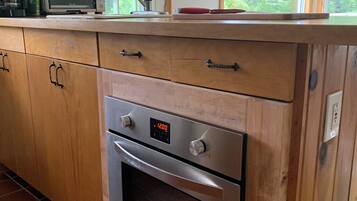 Fridge, microwave, coffee/tea maker, cookware/dishes/utensils