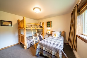 3 bedrooms, travel cot, free WiFi, bed sheets