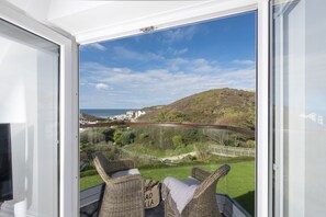 Interior - 10 The Whitehouse -  a superb apartment with a sea view balcony found in an exclusive development ov (Watergate Bay)