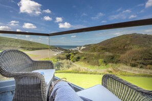 Property grounds - 10 The Whitehouse -  a superb apartment with a sea view balcony found in an exclusive development ov (Watergate Bay)