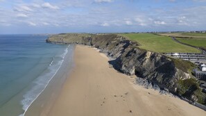 Beach nearby - 10 The Whitehouse -  a superb apartment with a sea view balcony found in an exclusive development ov (Watergate Bay)