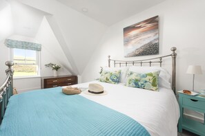 2 habitaciones, escritorio, tabla de planchar con plancha y internet 