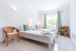 3 bedrooms, iron/ironing board, WiFi, bed sheets - CoolHouses Algarve Lagos, V3 Town House near town centre | Casa Evasion (Lagos)