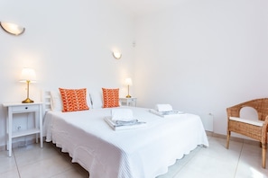 3 quartos, ferros/tábuas de passar roupa, Wi-Fi, roupa de cama