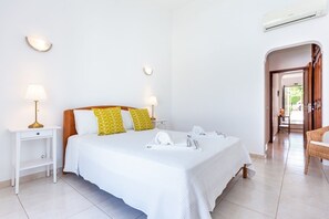 3 chambres, fer et planche Ă repasser, Wi-Fi, draps fournis