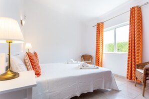 3 bedrooms, iron/ironing board, WiFi, bed sheets - CoolHouses Algarve Lagos | Casa Evasion (Lagos)