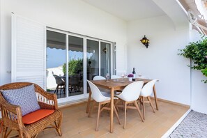 Outdoor dining - CoolHouses Algarve Lagos, V3 Town House near town centre | Casa Evasion (Lagos)