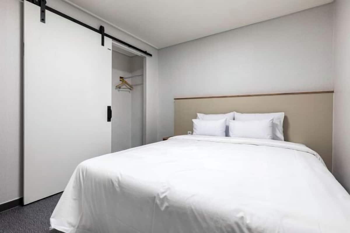 Blackout curtains, free WiFi, bed sheets, wheelchair access