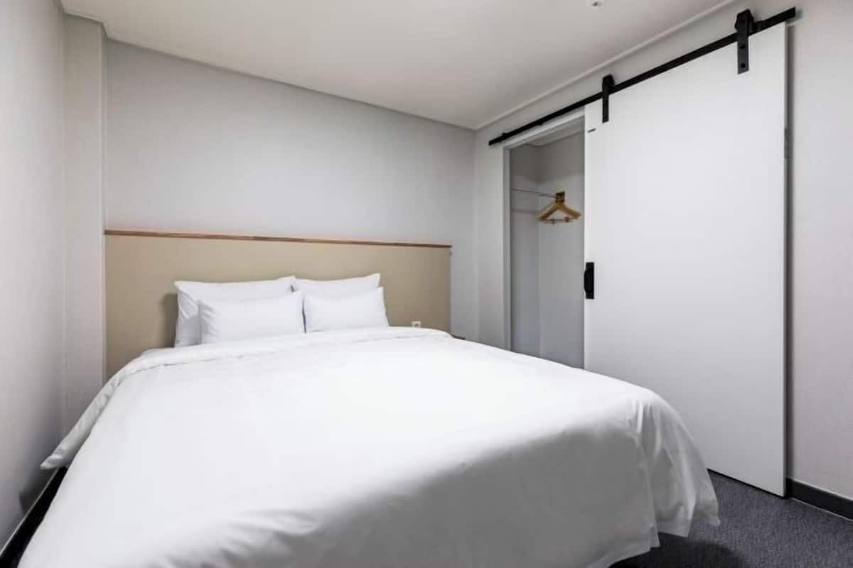 Blackout curtains, free WiFi, bed sheets, wheelchair access