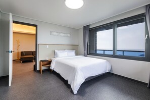 Suite familiar, vistas al mar (Aewol - Condo type) | Cortinas opacas, wifi gratis, ropa de cama