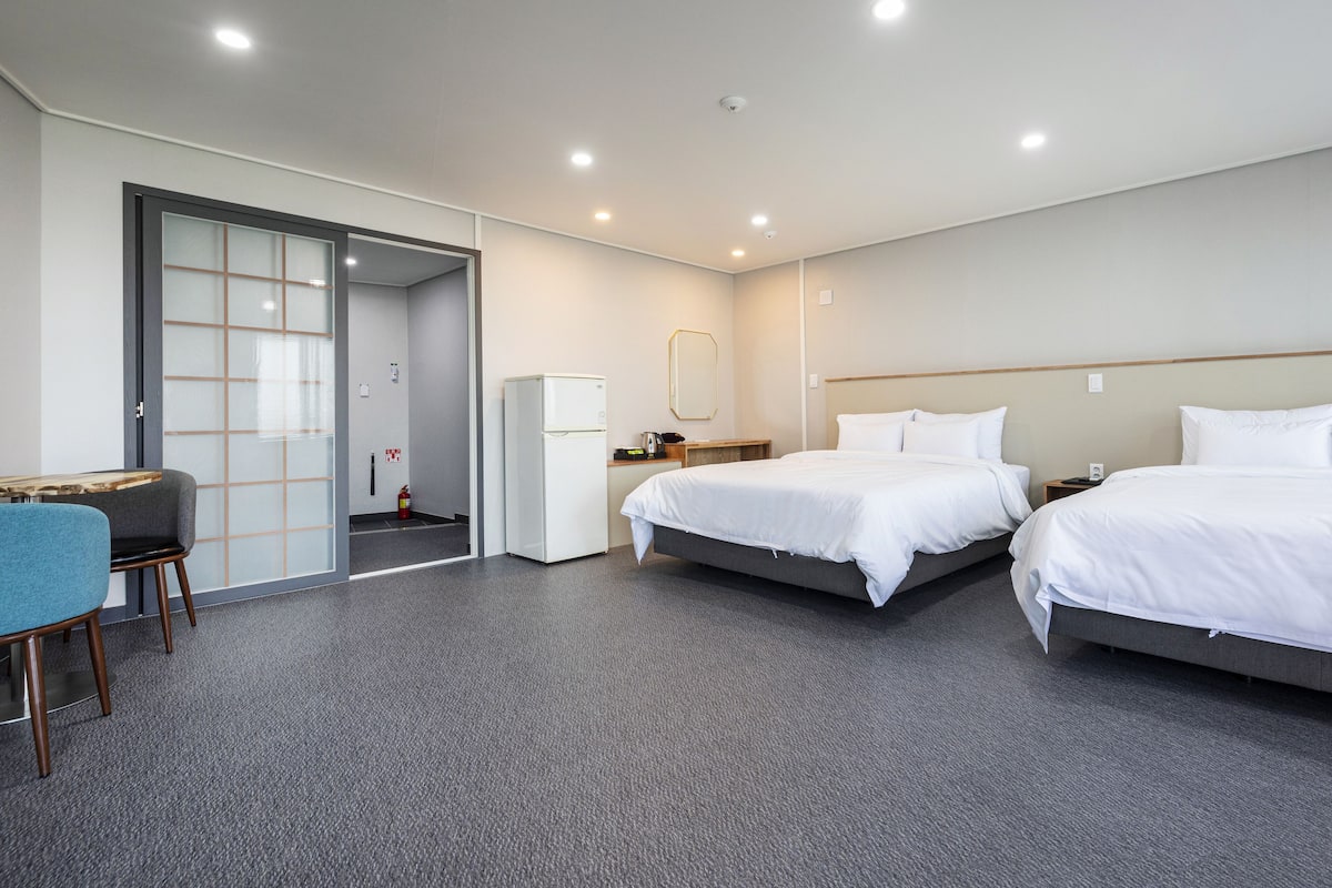 华丽双床房, 山景, 副楼 (Stay - Hotel type) | 遮光窗帘、免费 WiFi、床单、轮椅无障碍