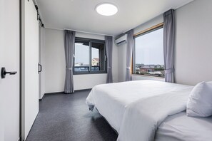 Suite familiar, vistas al mar (Aewol - Condo type) | Cortinas opacas, wifi gratis, ropa de cama