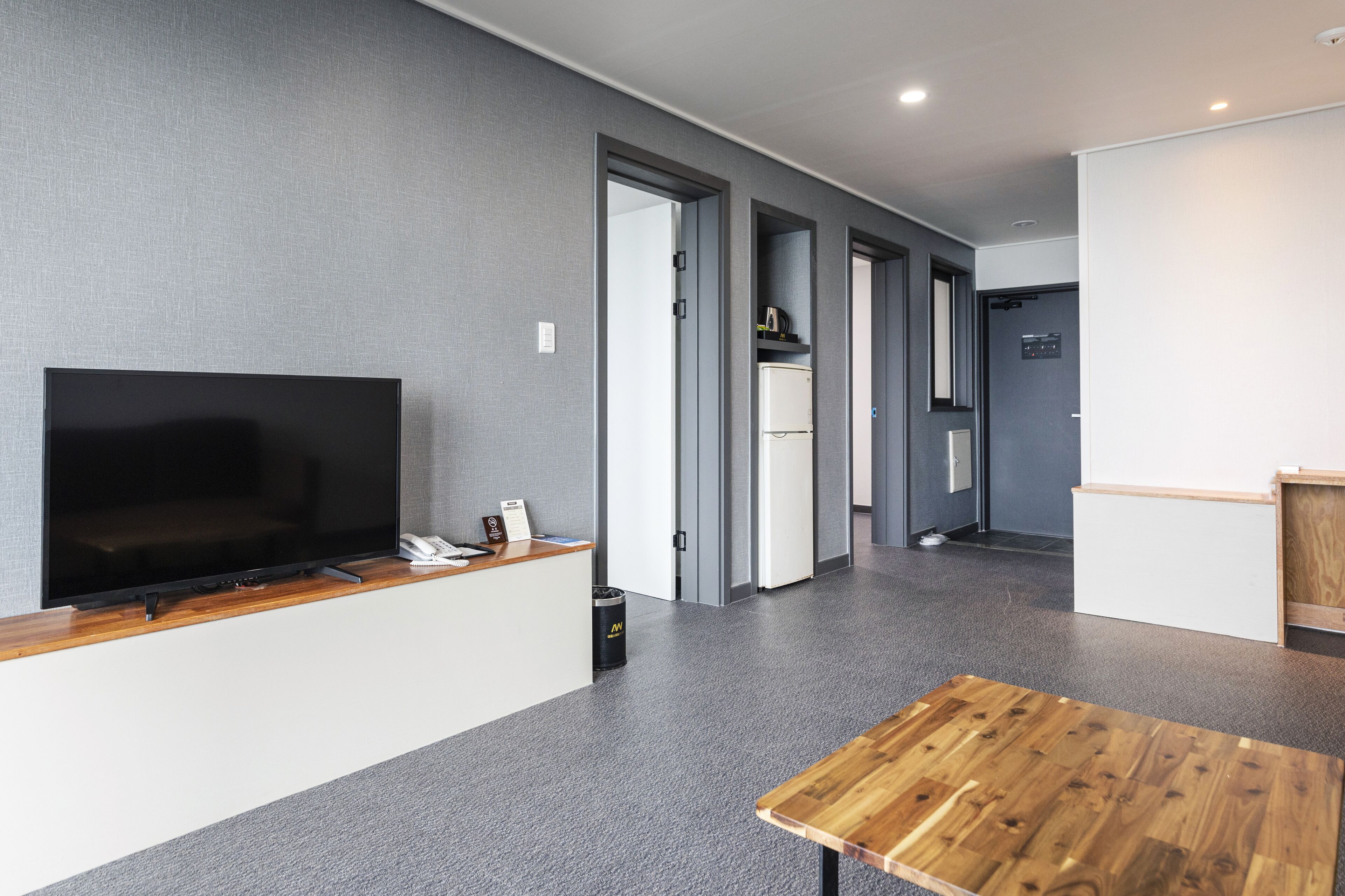 aewol - hotel type: deluxe family twin room, ocean view | living area | flat-screen tv, heated floors