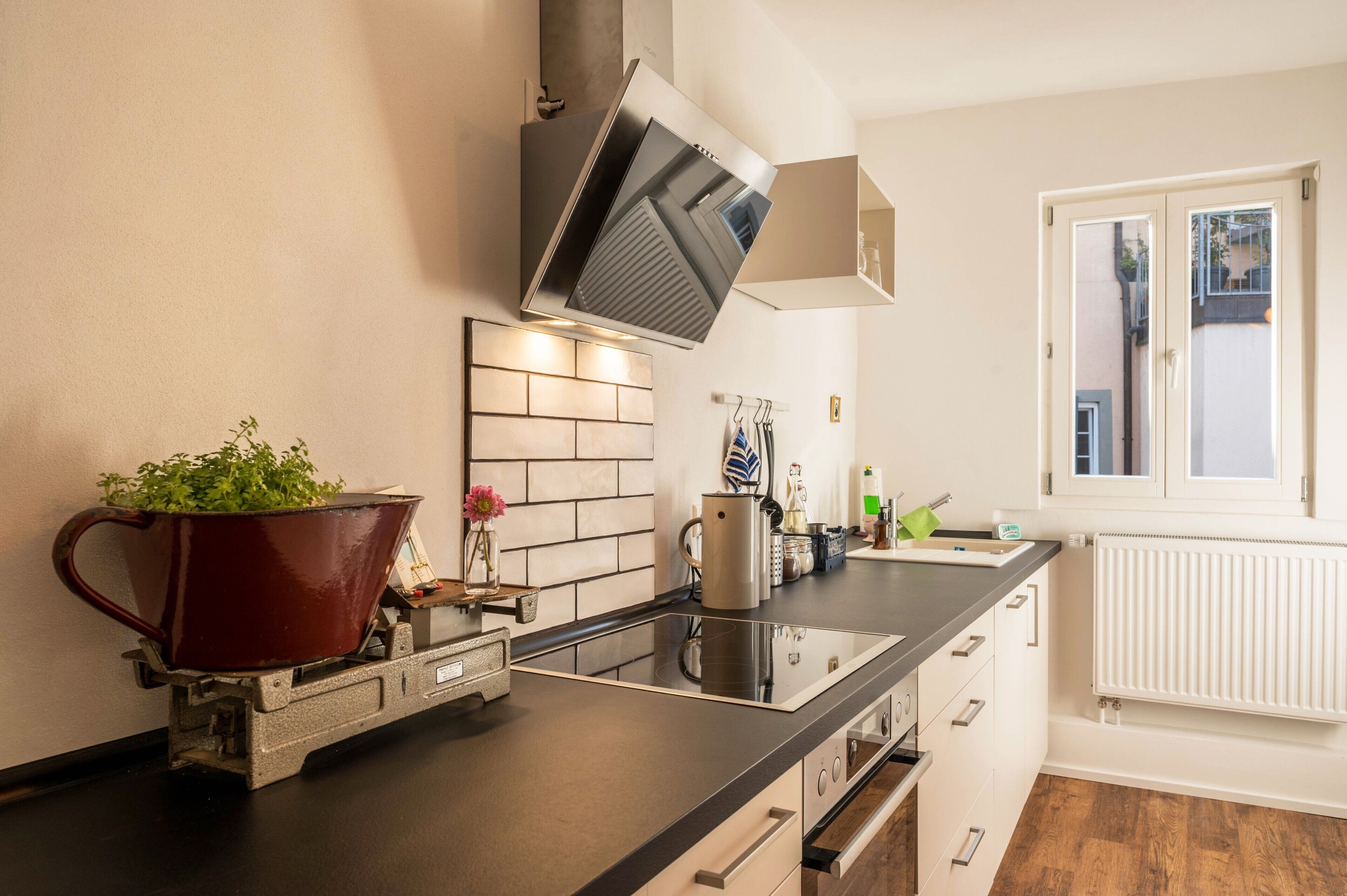 Kylskåp, ugn, spishäll och diskmaskin