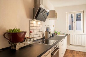 Kühlschrank, Ofen, Herdplatte, Geschirrspüler