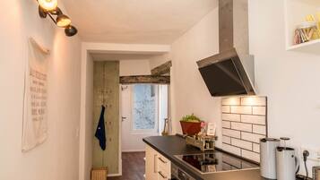 Køleskab, ovn, kogeplade, opvaskemaskine