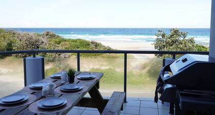 Beachfront Views - Sleeps 6 comfortably + Pets welcomed!
