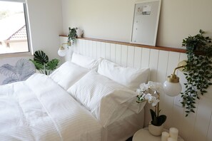 3 habitaciones, tabla de planchar con plancha, wifi y ropa de cama 